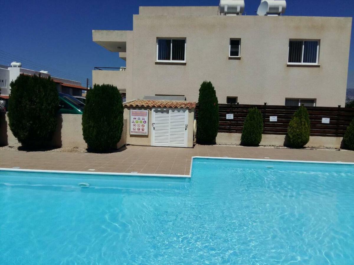 Appartement By The Sea à Paphos Extérieur photo
